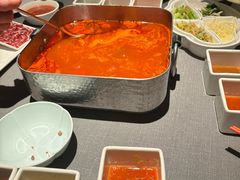 番茄牛尾锅底-左庭右院鲜牛肉火锅黑金店(陆家嘴中心店)