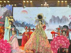 -金东尼人妖秀