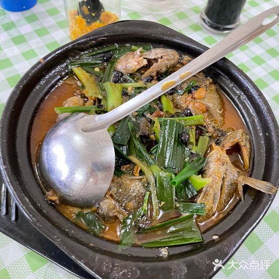 陵江鱼煲店