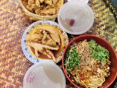 -爆炸头阿姨小四川正宗川味小吃(无任何分店)