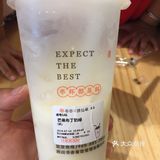 两个6、7岁的娃娃一起喝的一杯大杯的、足够