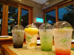 -Chom Cafe and Restaurant