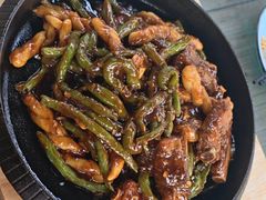 铁锅排骨豆角焖卷子-百花人家(清水镇店)