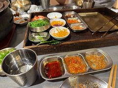 -围炉肉舍•炭烤活鳗•丹东海鲜烤肉(步行街店)