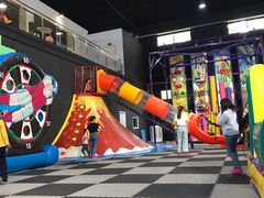 -嘿哟动霸CHUA·新潮玩运动娱乐中心·蹦床滑冰团建乐园