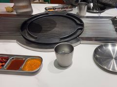 -山野的朋友露营炭火烤肉