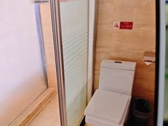 -吾遇酒店(深圳火车站罗湖口岸店)