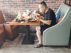 -豪客嘉族·麦尼顿西餐厅(乐福天下店)