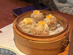 蛋黄芝士纸皮烧麦-鑫震源·苏式大虾生煎(山塘街店)