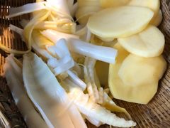 -茅草房·河畔园林火锅