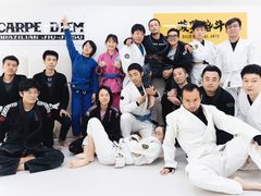 -菠萝格斗巴西柔术训练馆