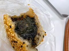 黑洋酥大麻团-白玉兰传统小吃