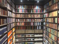 -钟书阁(群光广场店)