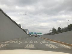 -虹桥火车站-停车场