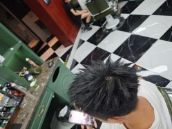 -查尔曼男士理发馆