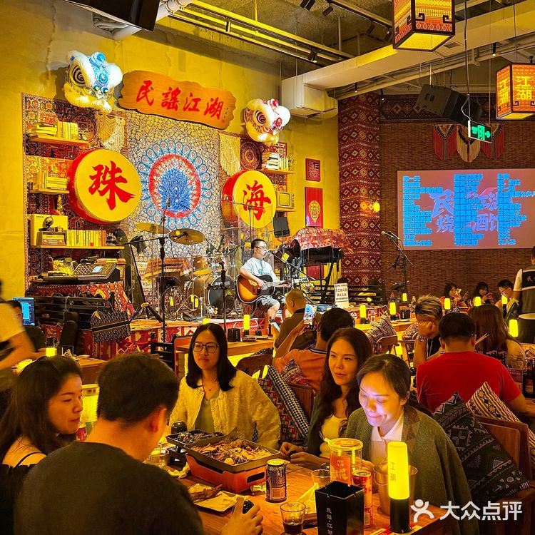 在民谣江湖烧烤酒馆感受云南的松弛…