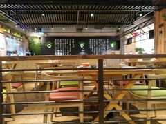 大堂-洪氏嗨捞·广东猪肚鸡·椰子鸡火锅(西咸万象城店)