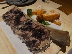 牛肋排配玉米条-Mercato莫卡多露台餐厅与酒吧(K11店)