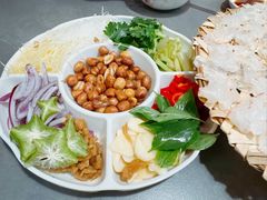 秘制鱼生配菜酱料-官塘原味鱼生·潮菜大排档(潮州总店)