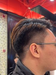 -东方先生国潮男士理发馆