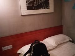 -卡罗酒店(东门晒布地铁站店)