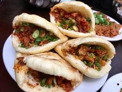 肥肠夹饼-代四孃牛华豆腐脑美味小食(总店)
