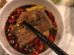 安格斯牛肉-鲜入围煮花胶鸡海鲜火锅