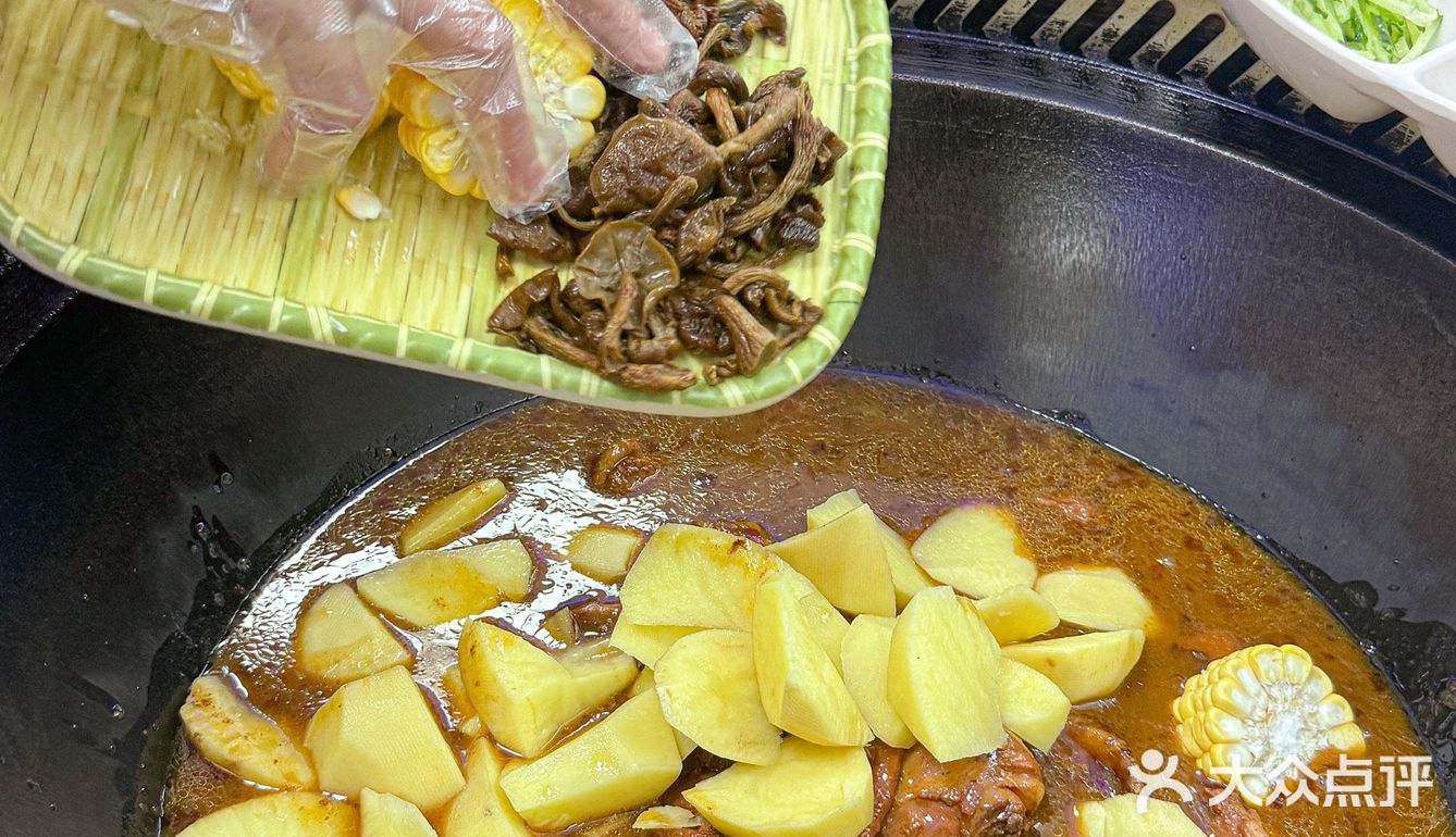泉州这家东北菜铁锅炖真的无限推