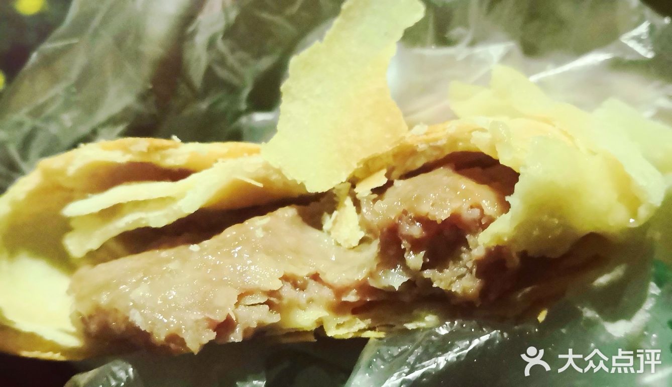 大众上看到交大一村教工食堂还卖鲜肉月饼，好像还不错的