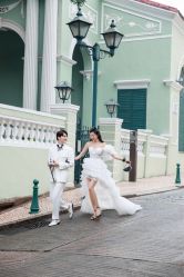 -现代经典婚纱摄影