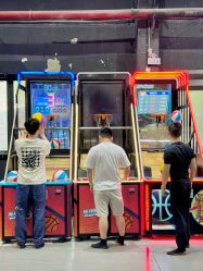-飞吧潮玩运动蹦床游乐场