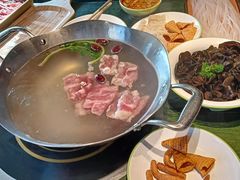 鲜切小鲜肉-老灶堂文创火锅(文艺路店)