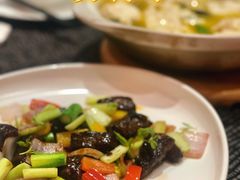 蜜椒琥珀牛肉粒-羡餐厅·杭帮菜·淳菜(千岛湖自由洲际殿店)