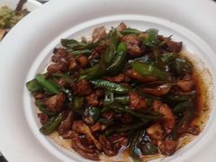 -阿瓦山寨·湘菜现炒·剁椒鱼头王(咸阳总店)