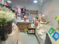 -何兮花店·气球派对鲜花店(马桥银春路万科城店)
