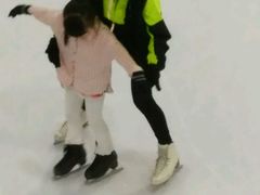 -正佳冰河湾真冰滑冰场