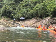 -安吉龙王山峡谷漂流