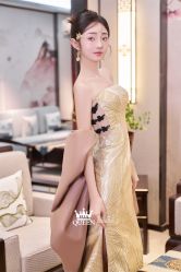 点击看大图 -艾拉·女王婚纱礼服馆