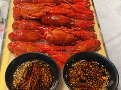 -肥肥虾庄·金牌油焖大虾(汉街SKP店)
