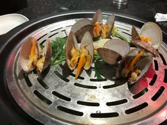 丹东黄蚬子-日进一片海.生腌海鲜火锅.宵夜烧烤(三里屯总店)
