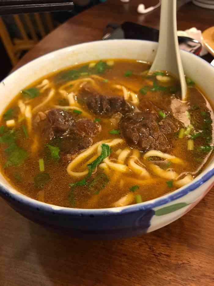 老乡牛肉面-"民宿放下行李饥肠辘辘的跟着谷歌地图寻到这.