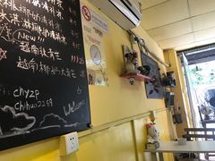 大堂-志龙皇冠吃货椰子铺