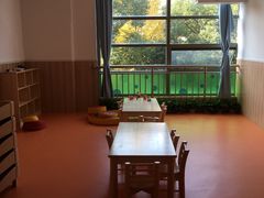 -小门牙好性格托育(北外滩中心)