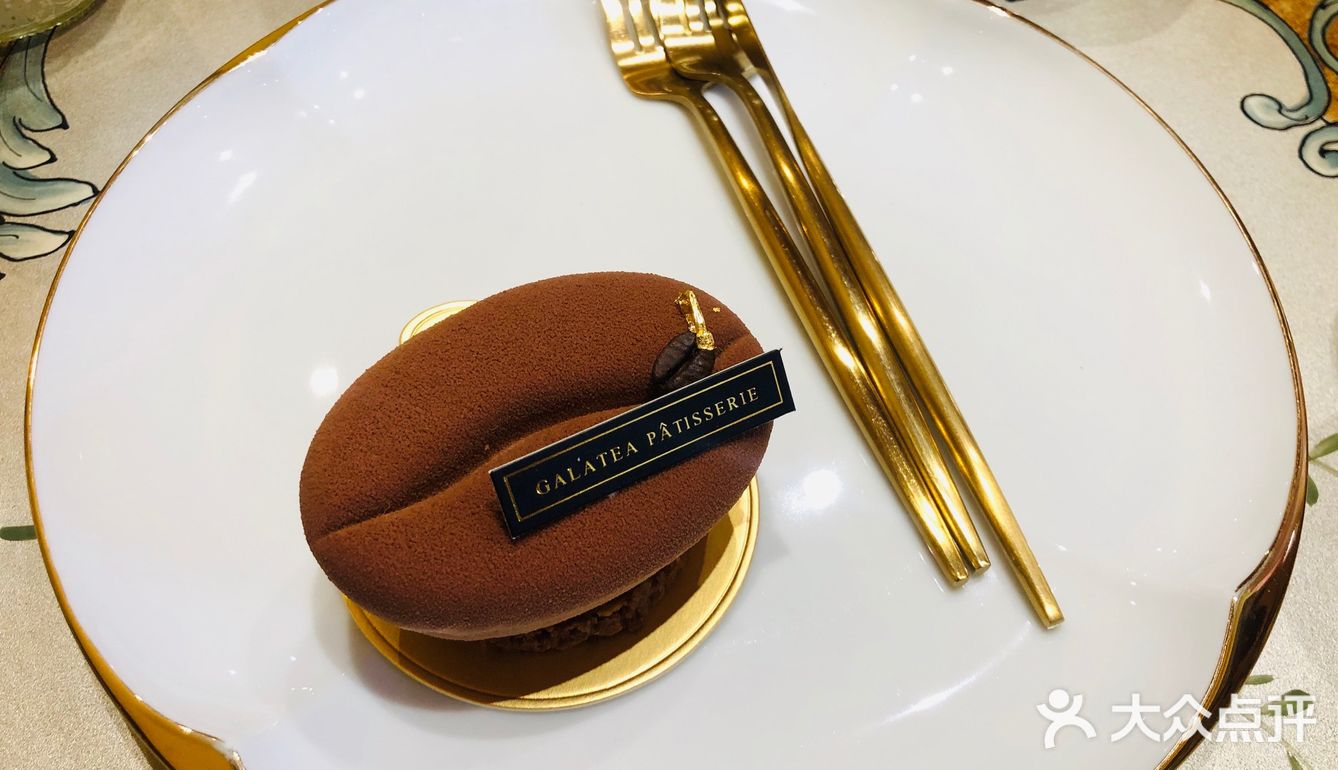请所有兄弟姐妹移步去galatea法式甜品,尝尝草莓覆盆子,咖啡豆儿