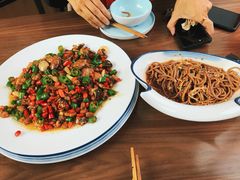 代代人都爱吃的回锅肉-有红鸡毛店·川菜(建设路店)