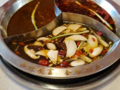艳红酸辣三拼锅-陈艳红火锅菜·冒菜(簋街店)