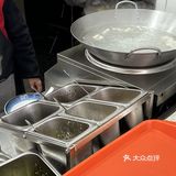 闻了就馋！青岛台东黑色臭豆腐，冬季新品清朝小馄饨！ 