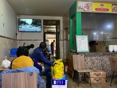等位区-任强肉丸糊辣汤腊牛肉夹馍(劳动西路总店)