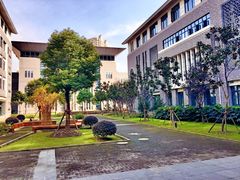 -上海师范大学附属中学(三林校区)