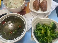 -老娘舅餐厅(黄龙体育中心店)